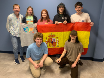 students posing with the Flag of Spain